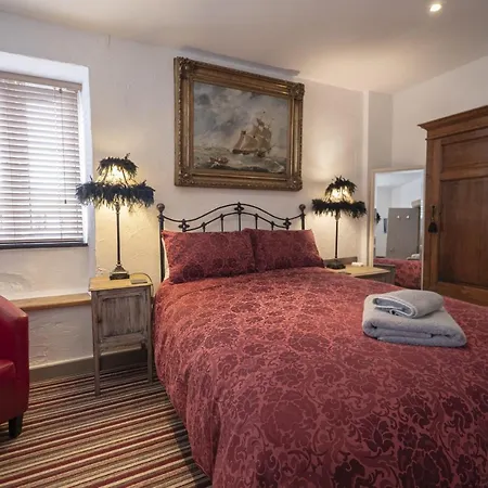 Cornerways Guest House-3