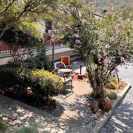Mariposa Lodge-3