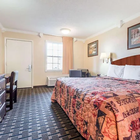 Knights Inn Greenville-3