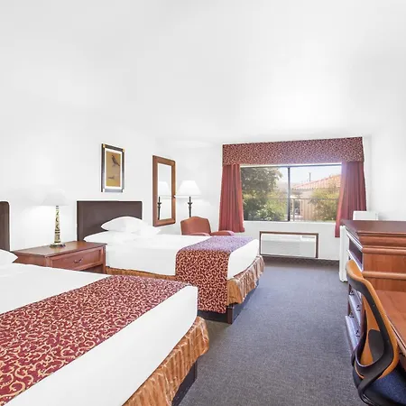 Ramada By Wyndham Barstow-3