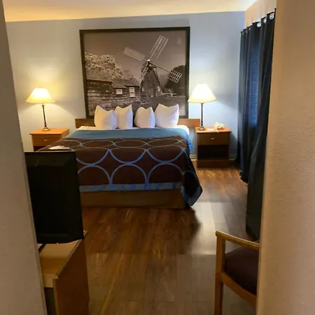 Super 8 By Wyndham Kingston-2
