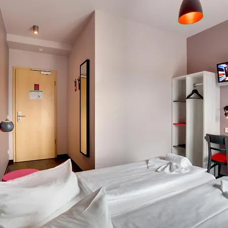 Meininger Hotel Berlin Alexanderplatz-2