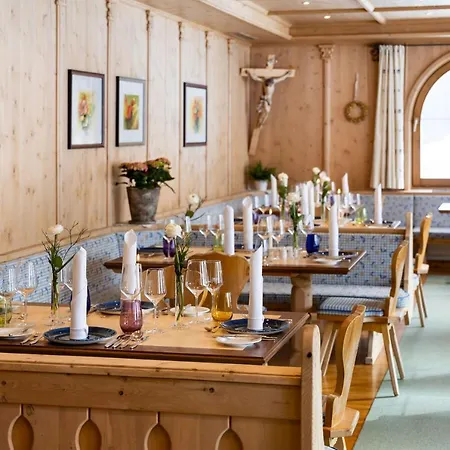 Alpenhotel Tirol-3