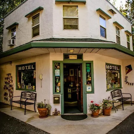 Outside Inn-3