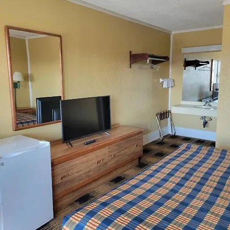 Smokies Inn - New Linens & Ultrafast Wifi - Friendliest Hospitality Guaranteed!-2