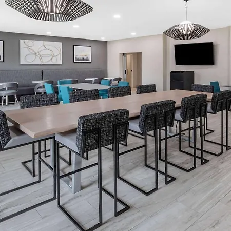 La Quinta Inn & Suites By Wyndham Ardmore-2