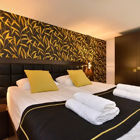 Opera Garden Hotel & Apartments-3