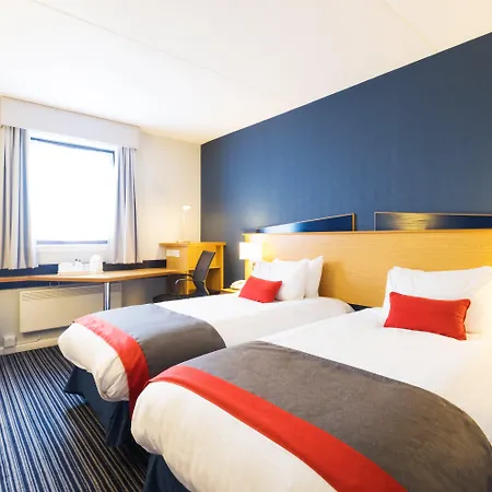 Holiday Inn Express Perth By Ihg-3