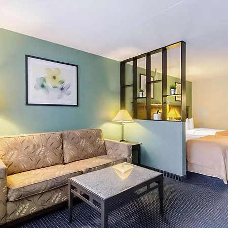 Rodeway Inn & Suites Williamsburg Central-2