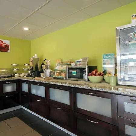 Quality Inn & Suites Airport-3
