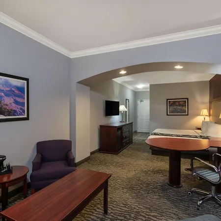 La Quinta Inn & Suites By Wyndham Loveland Estes Park-3