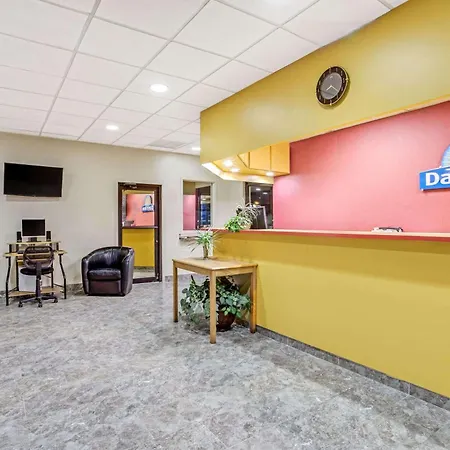 Days Inn By Wyndham Bradenton - Near The Gulf-3