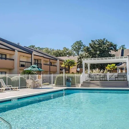 Quality Inn & Suites Pensacola Bayview-3