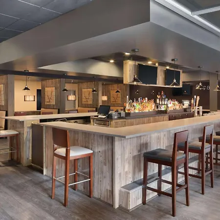 Ramada By Wyndham Beaver Falls-3