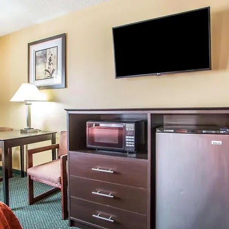 Quality Inn Morton At I-74-3