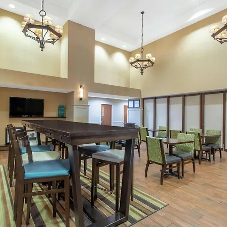 Hampton Inn & Suites Albany-Airport-2