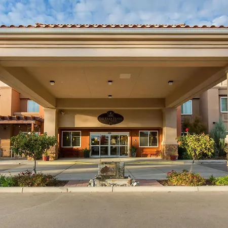 The Oaks Hotel & Suites-3