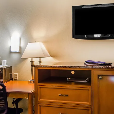 Quality Inn & Suites Medina - Akron West-3