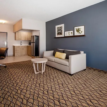 Days Inn & Suites By Wyndham Rochester Hills Mi-3