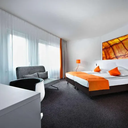 Wyndham Garden Duesseldorf City Centre Koenigsallee-3