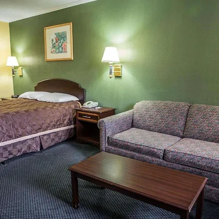 Rodeway Inn & Suites Plymouth Hwy 64-3