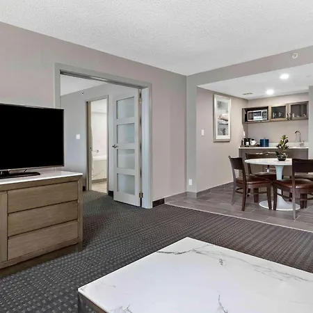 Best Western Premier Calgary Plaza Hotel & Conference Centre-3