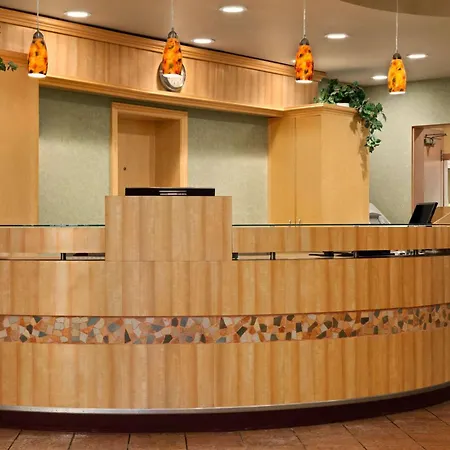 Travelodge By Wyndham Winnipeg East-3