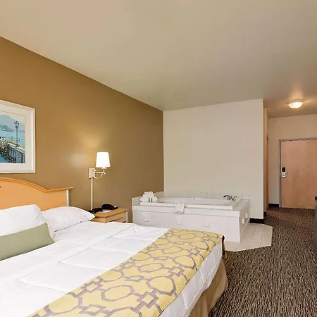 Baymont By Wyndham Lawrenceburg-3