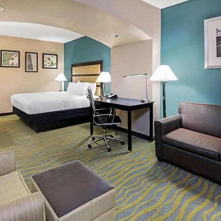 La Quinta Inn & Suites By Wyndham Durant-3