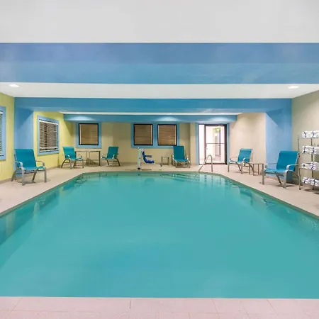 La Quinta By Wyndham Erie-2