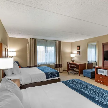 Comfort Inn & Suites Jackson - West Bend-2