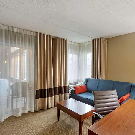 Comfort Inn & Suites Jackson - West Bend-2