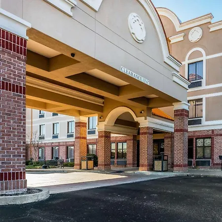 Comfort Inn & Suites Airport-American Way-2