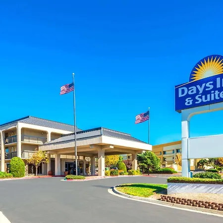 Days Inn & Suites By Wyndham Albuquerque North-3