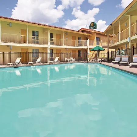 Howard Johnson By Wyndham Columbus Fort Benning-3