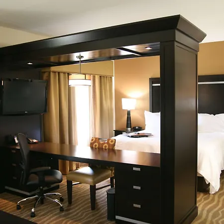 Hampton Inn & Suites Cleburne-3