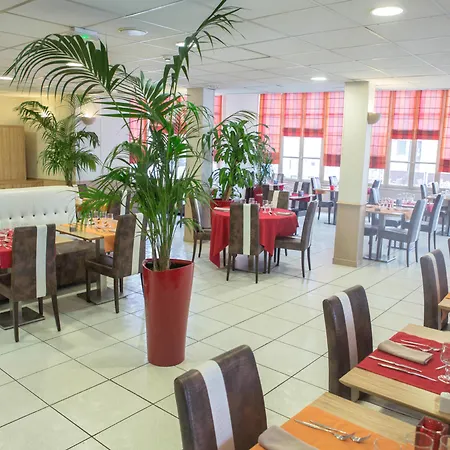 Kyriad Orange Centre Ville - Hotel Restaurant Bar - Galerie D'Art Des Princes - Provence Alpes Cote'Azur - France - Autoroute A7-A9 - Exit21- Chateauneuf-Du-Pape Avignon Bollene Nimes Valence - Terrasse - Repas - Petit Dejeuner-3