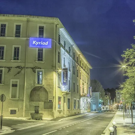 Kyriad Orange Centre Ville - Hotel Restaurant Bar - Galerie D'Art Des Princes - Provence Alpes Cote'Azur - France - Autoroute A7-A9 - Exit21- Chateauneuf-Du-Pape Avignon Bollene Nimes Valence - Terrasse - Repas - Petit Dejeuner-2