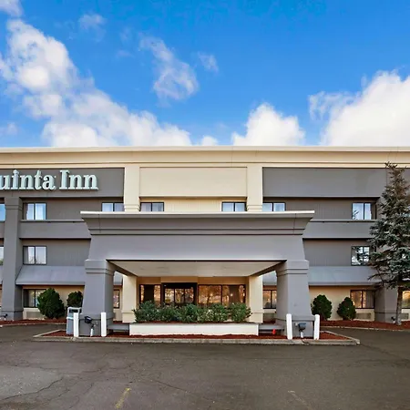 La Quinta Inn By Wyndham Detroit Canton-2