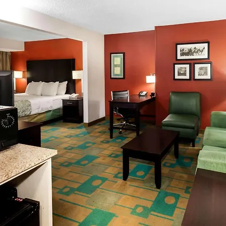 La Quinta By Wyndham Milwaukee Bayshore Area-2