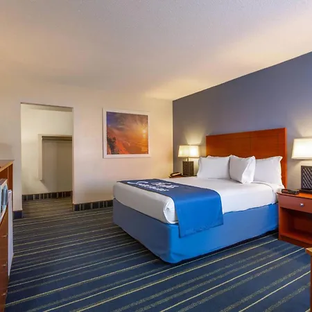 Days Inn By Wyndham Breezewood-3