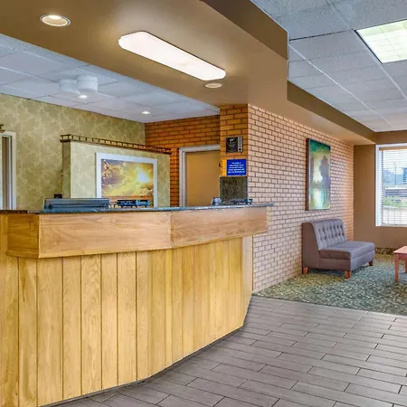 Days Inn By Wyndham Breezewood-2