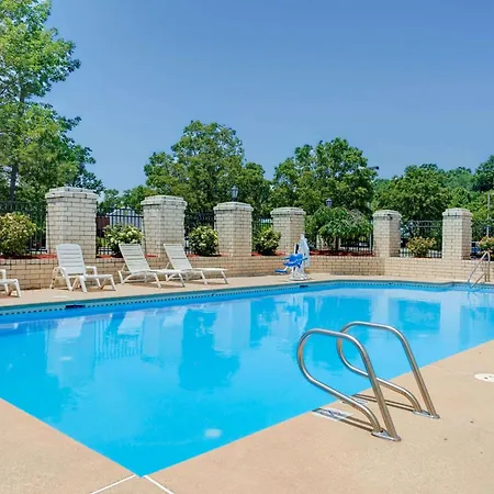 Days Inn By Wyndham Newport News City Center Oyster Point-3