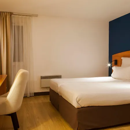 Comfort Hotel Evreux-3