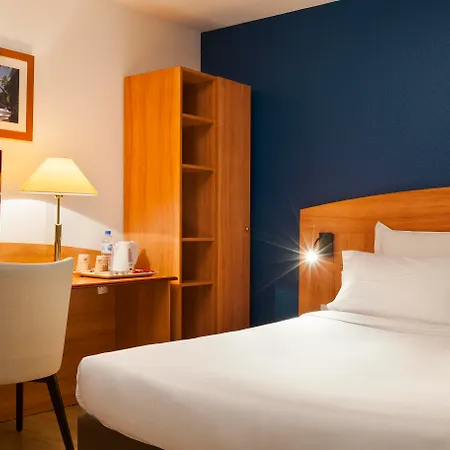 Comfort Hotel Evreux-3