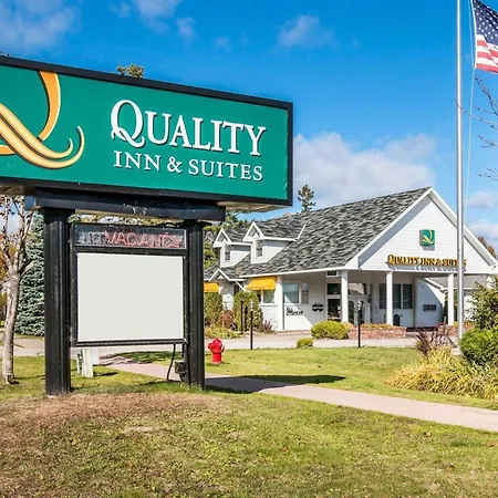 Quality Inn & Suites Mackinaw City Beachfront-2