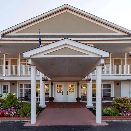 Baymont By Wyndham St. Ignace Lakefront-3