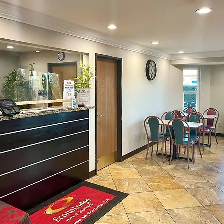 Econo Lodge Inn & Suites Corning Travel Center-2