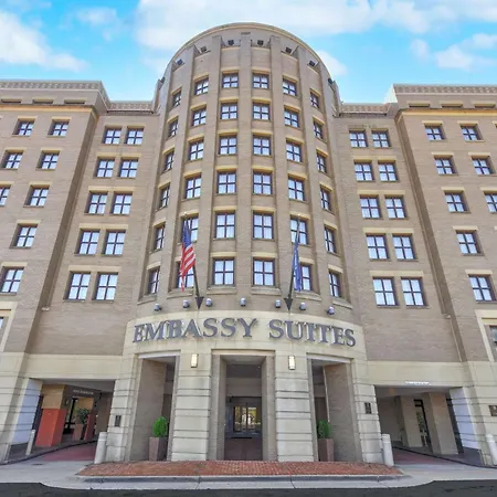 Embassy Suites By Hilton Alexandria Old Town-3