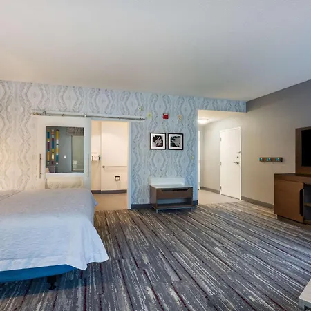 Hampton Inn & Suites Herndon-Reston-3